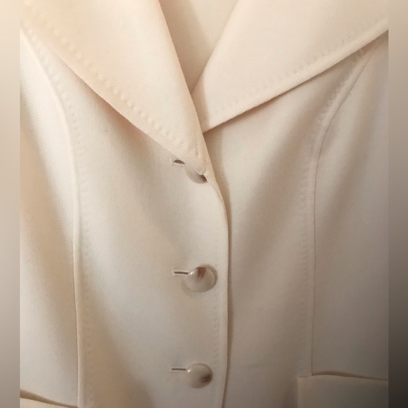 NWOT's Talbots Vanilla Lightweight 100% Wool Blazer - Picture 4 of 6